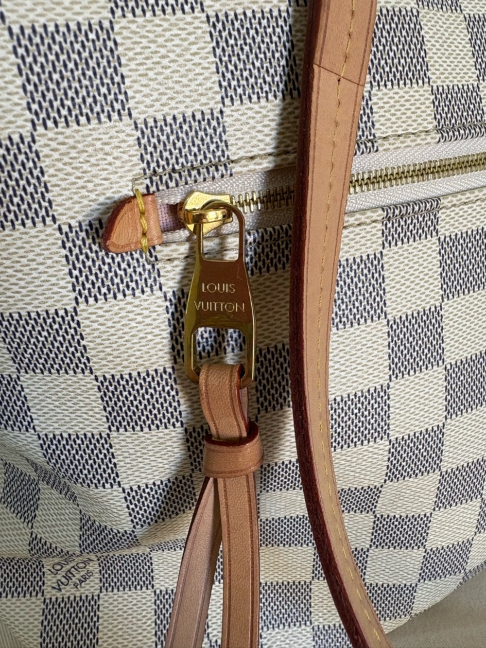 Louis Vuitton Damier Azur Totally MM Tote – Authentic w/ Receipt, Lock & Keys - Picture 3 of 13